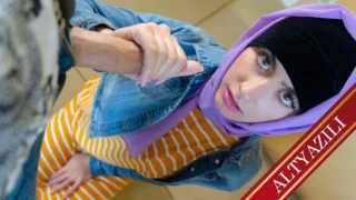 Tatlı Liseli, Abisini İkna Ediyor